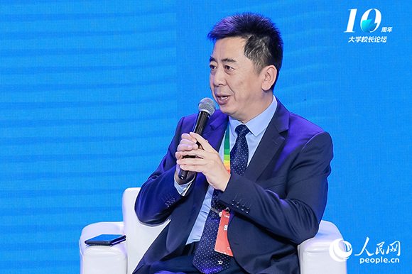 西安交通大學(xué)黨委常委、副校長洪軍出席圓桌論壇并發(fā)言。