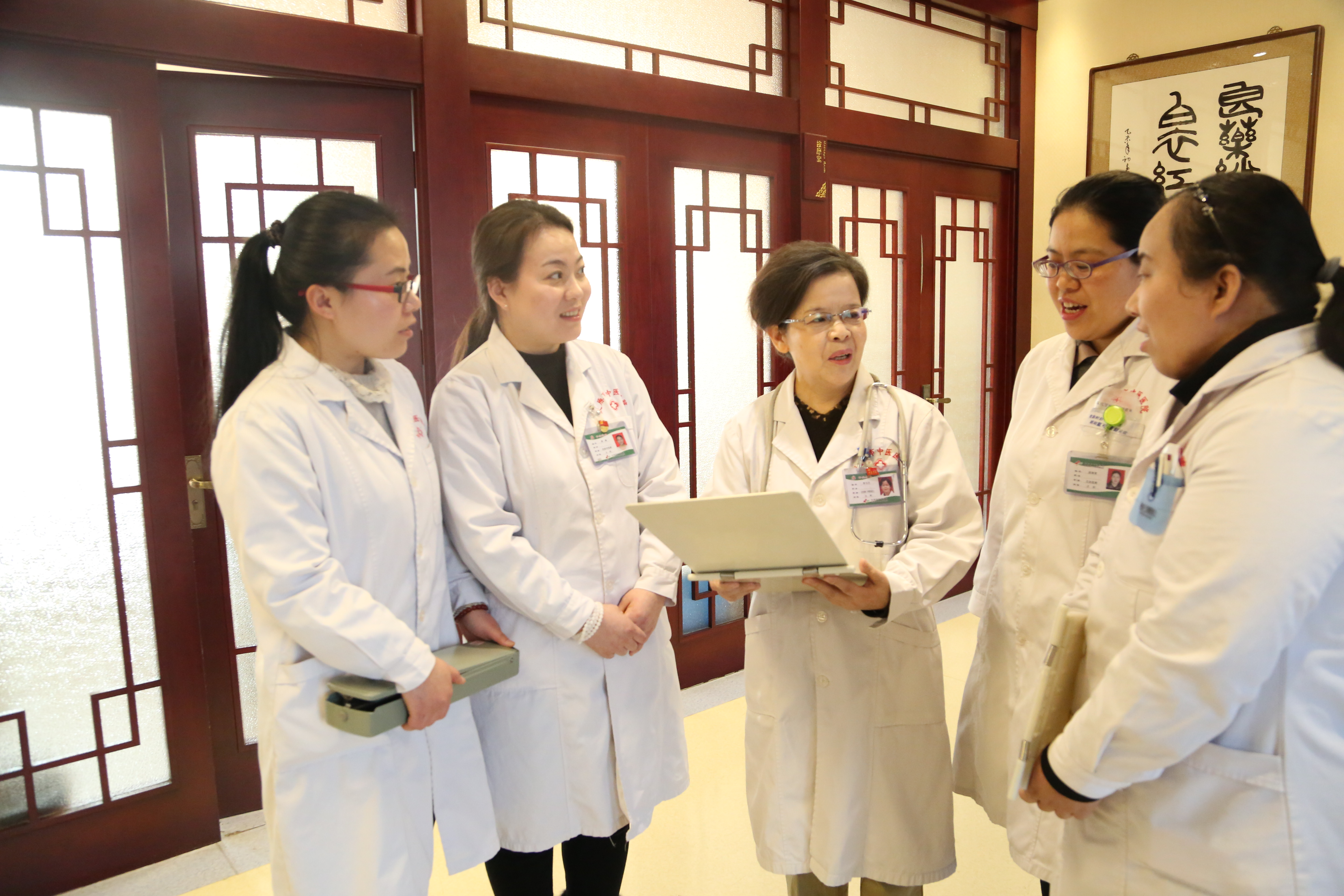 李玉蘭與傳承弟子交流。